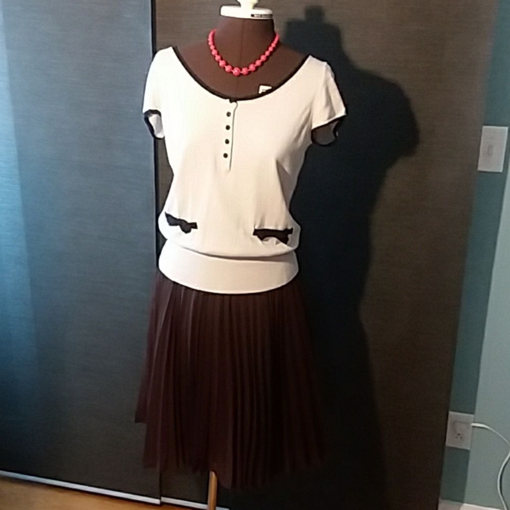 Charming retro top